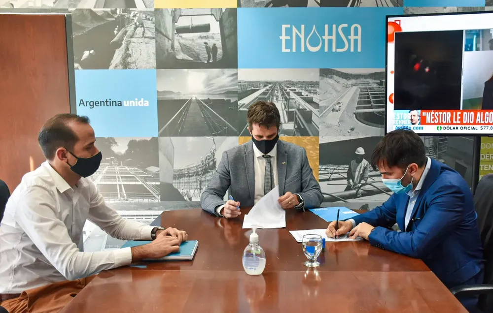 Echarren firmó un convenio con el ENOHSA para construir una planta depuradora