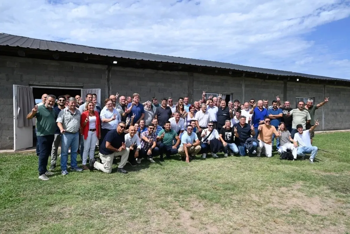 Kicillof construye su armado nacional y suma apoyos territoriales en Santa Fe.