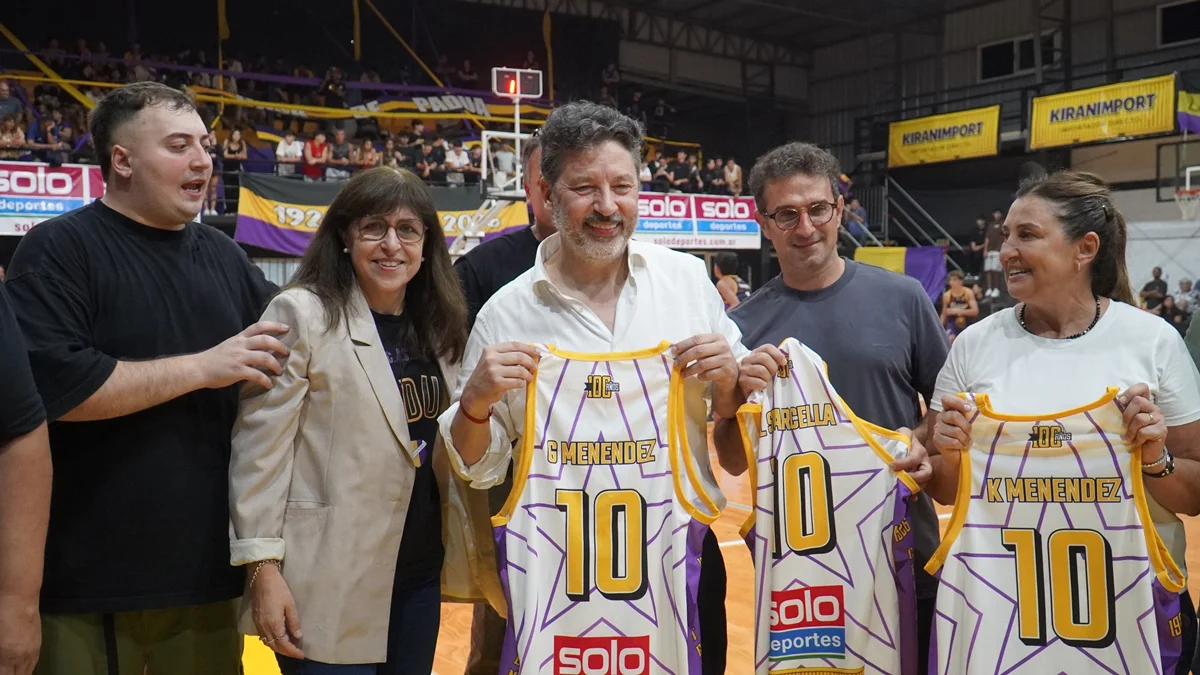 Menéndez participó de la apertura del microestadio del Club CASA