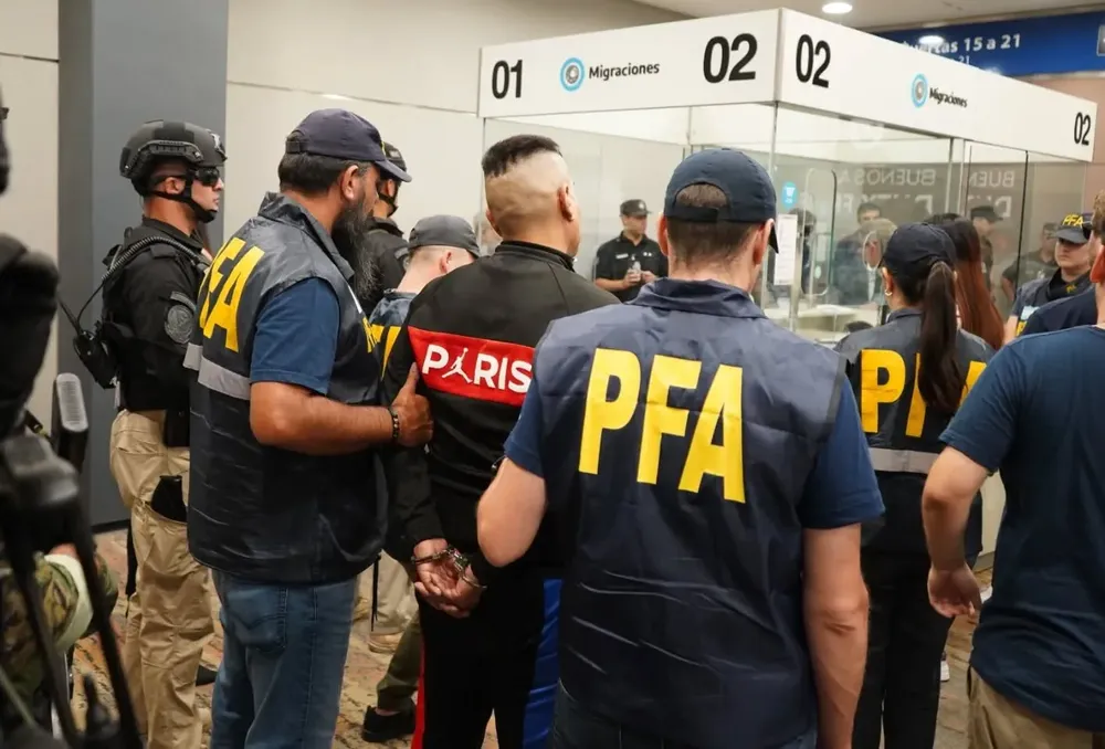 Milei endurece la política migratoria y pone en marcha su propio “ICE”