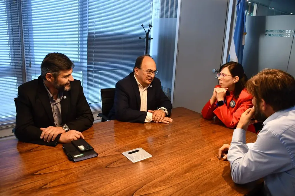 Salomón se reunió con la Ministra de Hábitat y Desarrollo Urbano Silvina Batakis.