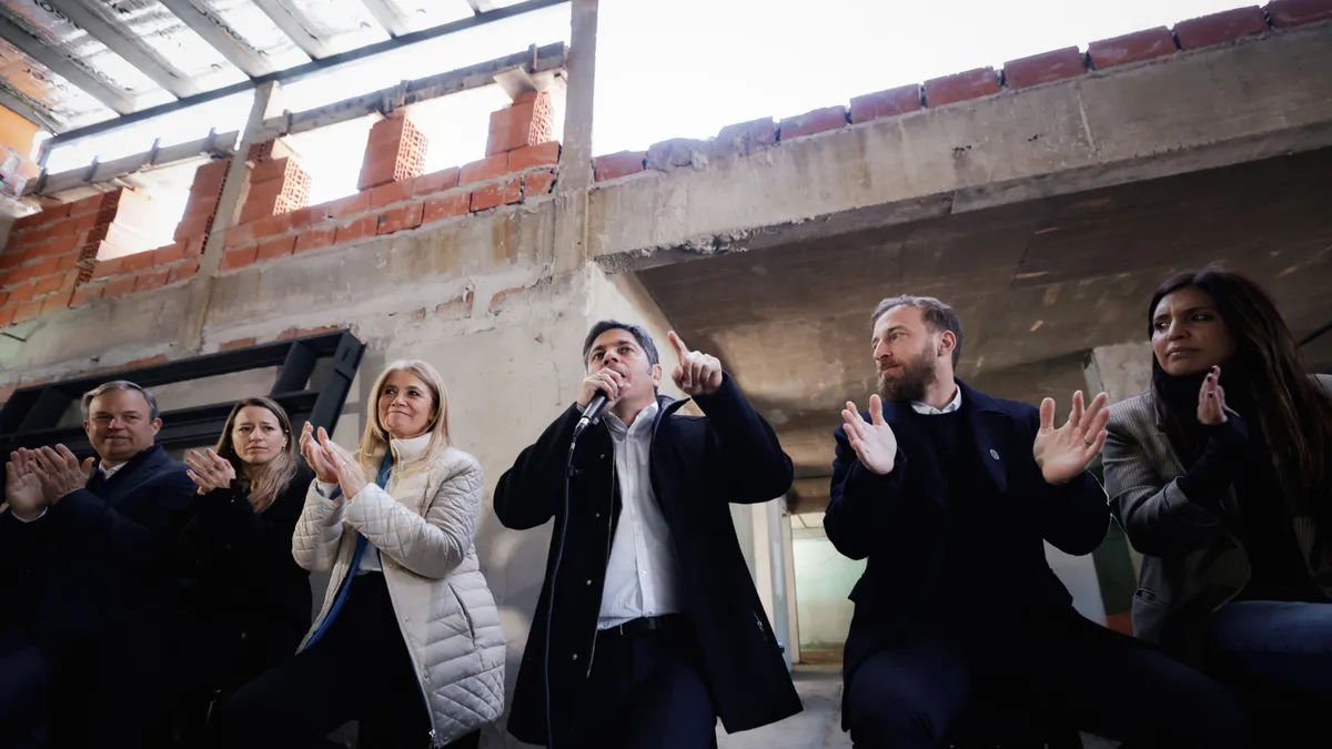 Kicillof visitó Lomas de Zamora con anuncios en la salud y obras públicas