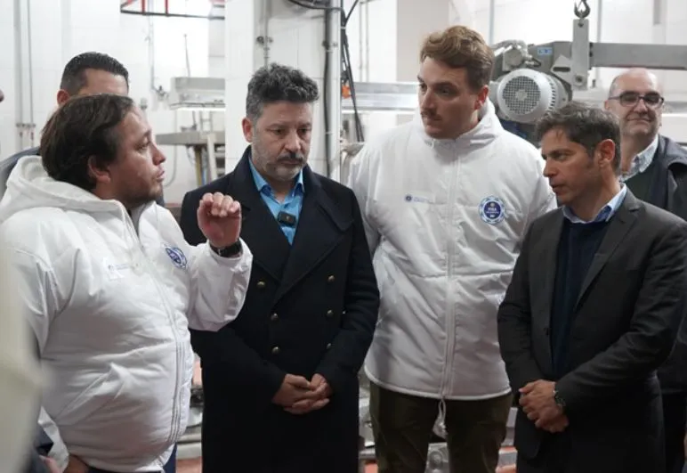 Menéndez y Kicillof en el frigorífico