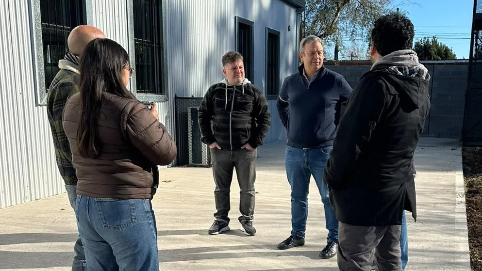 Cascallares recorrió el nuevo SUM de la Comunidad de Longchamps que acercará servicios y talleres a los vecinos 2