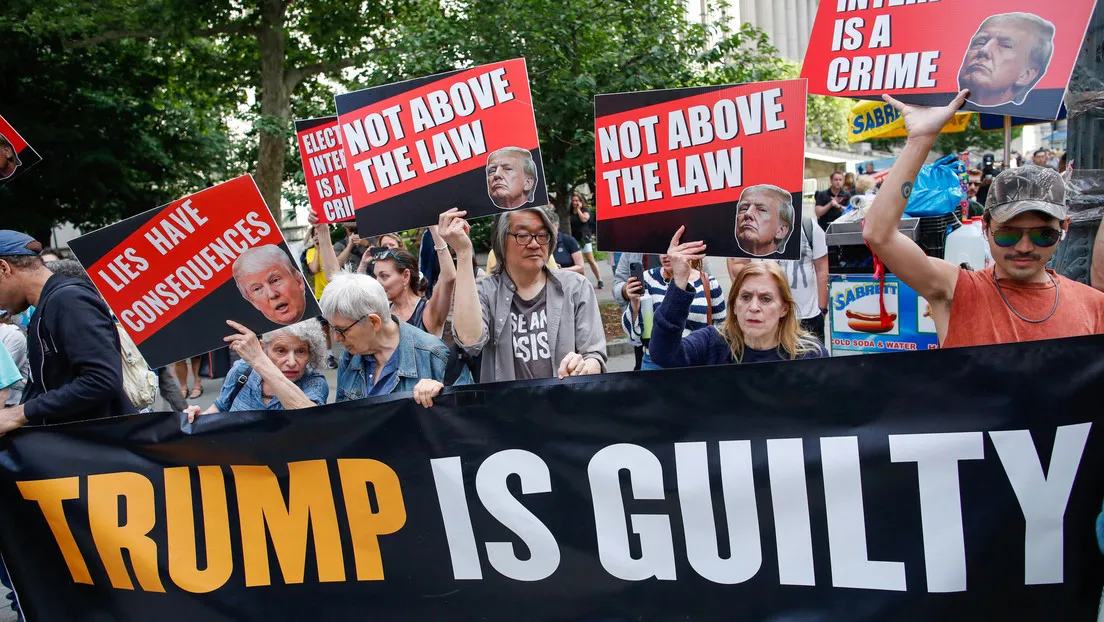 Manifestantes contra Trump.