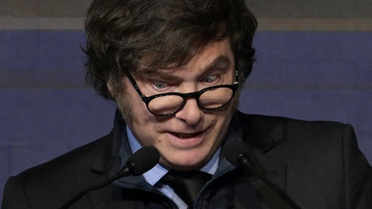 Milei en declive: encuesta de agosto muestra caída en su popularidad