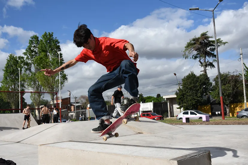 El Municipio inauguró una nueva pista de skate en la Plaza San Juan 2