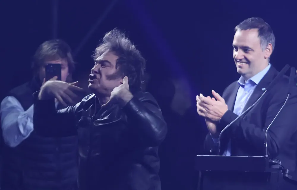 Milei y Adorni en el cierre de campaña de LLA en CABA