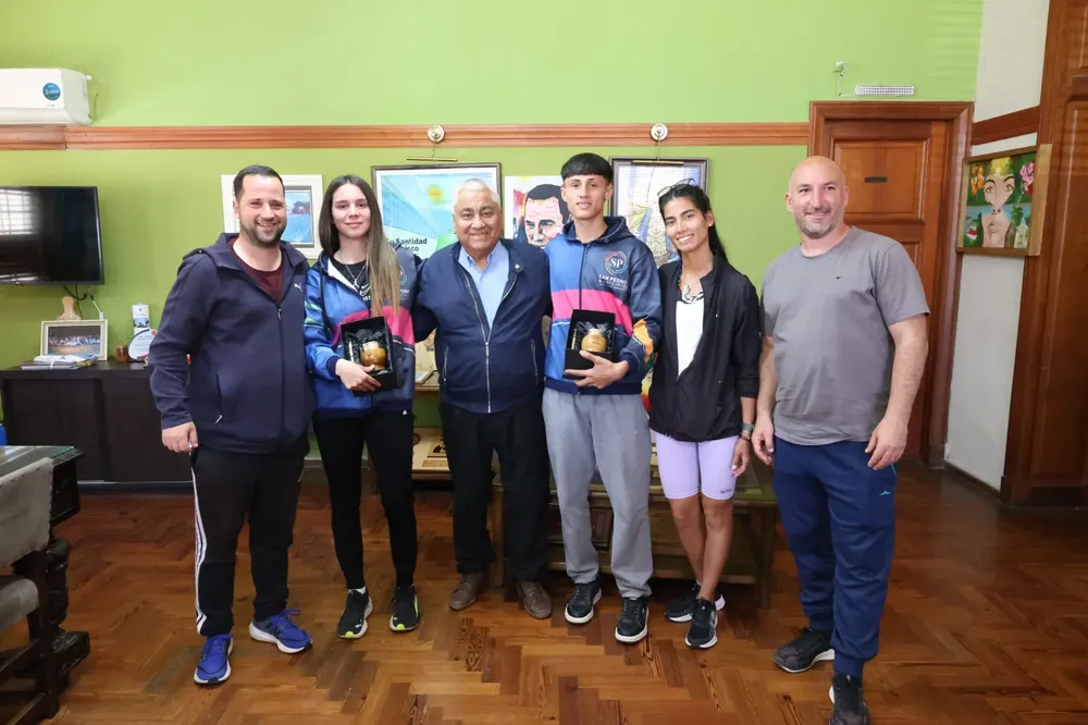 Salazar recibió a los atletas sampedrinos Aaron Mindurry y Candela Basaldua