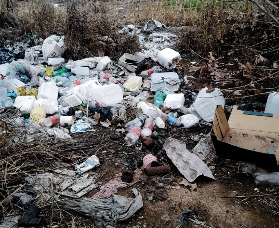 Basura, ramas y pozos en Colón