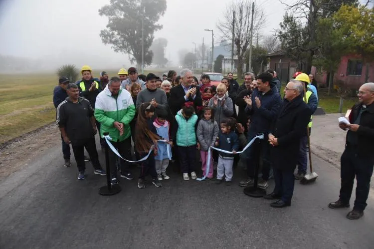 Alak inauguró obras troncales.