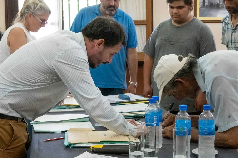 Se firmaron escrituras en Rivadavia 2 (1)