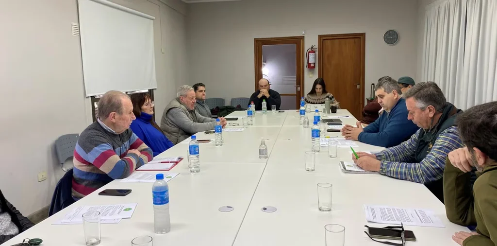 La Sociedad Rural de 9 de Julio presentó ante el Concejo Deliberante y el Ejecutivo municipal un proyecto de ordenanza para crear una Comisión Vial Rural.