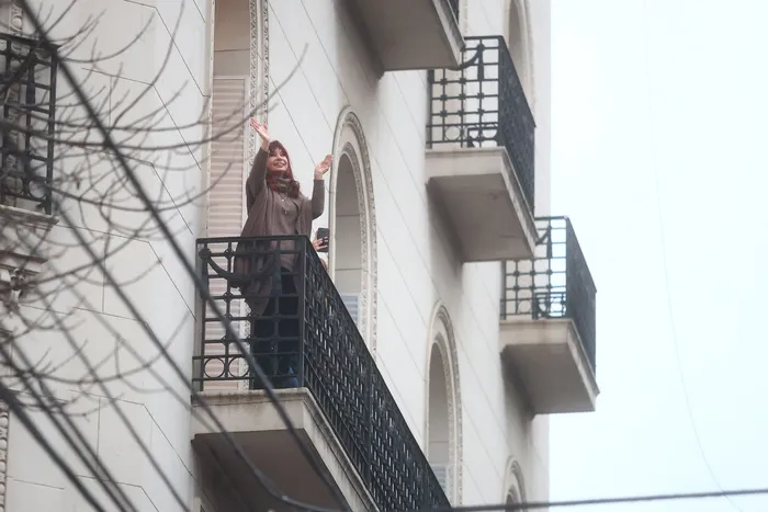 Cristina Balcon de su casa 2