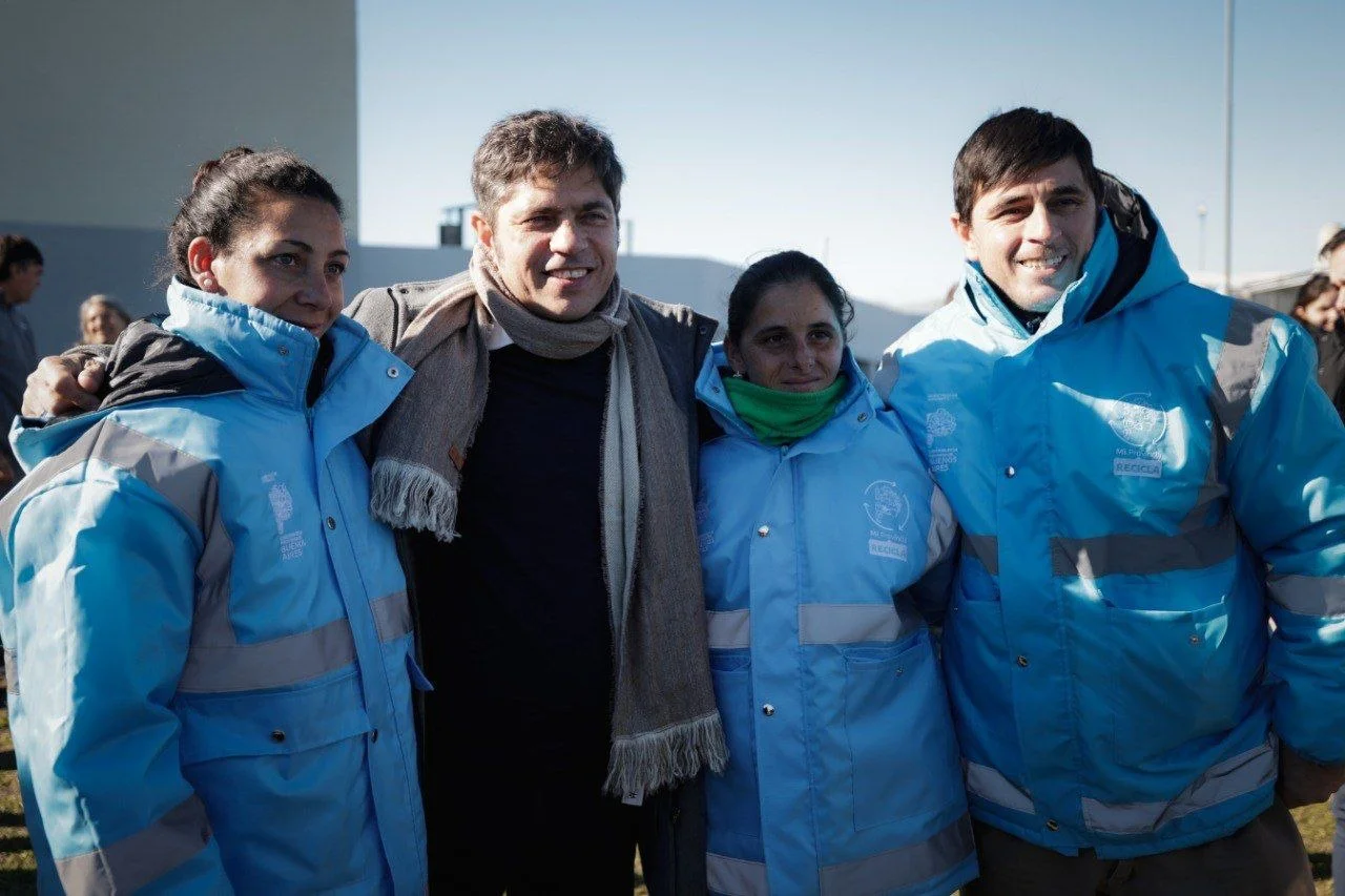 Axel Kicillof con trabajadores
