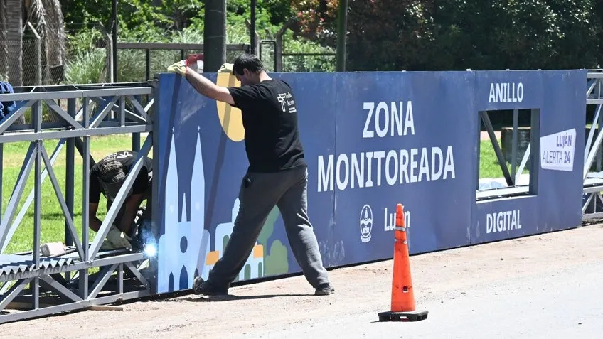 continúa la colocación de lectoras de patentes en diversos puntos del partido