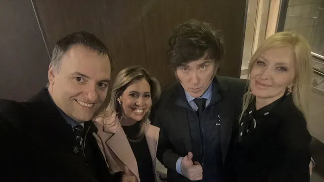 Milei, Yuyito y Adorni en la Bolsa de Comercio de Rosario