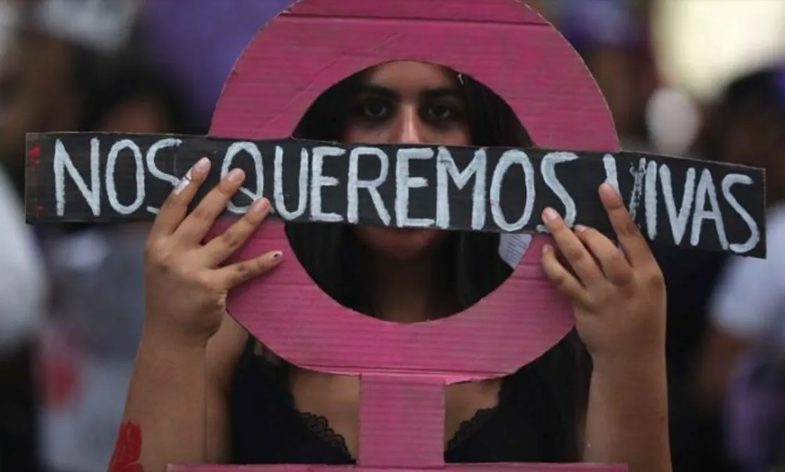 Una mujer durante una manifestación contra la violencia machista en Lima