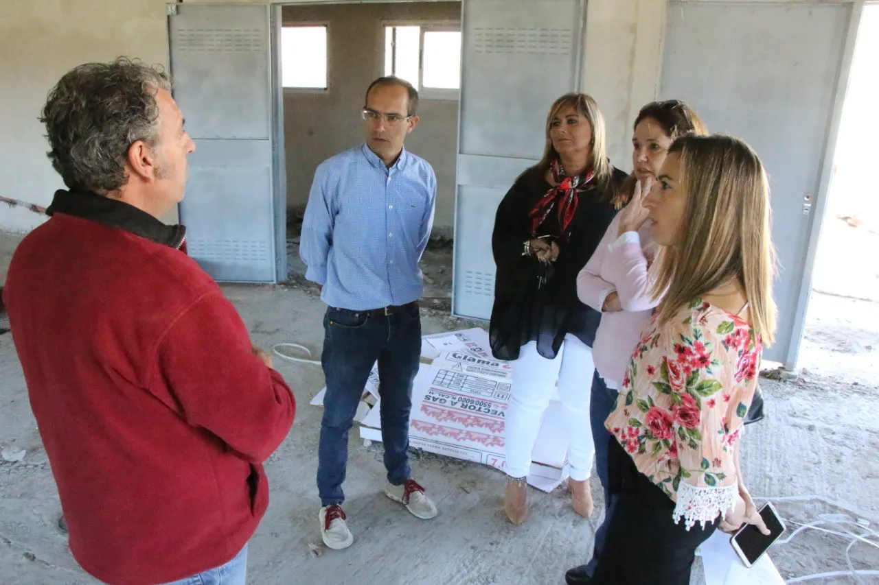 Intendente Pisano recorrió obra de infraestructura escolar