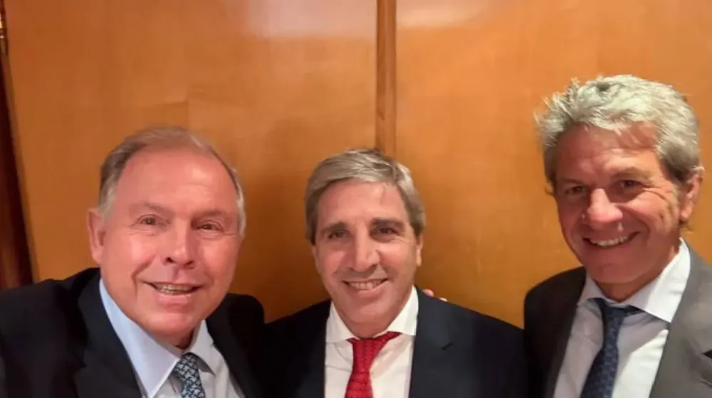 Juan Pazo juanto a Luis Caputo