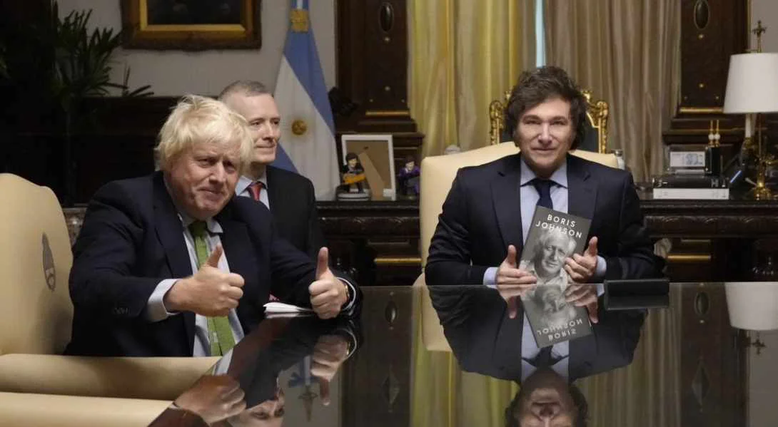 Boris Johnson y Javier Milei