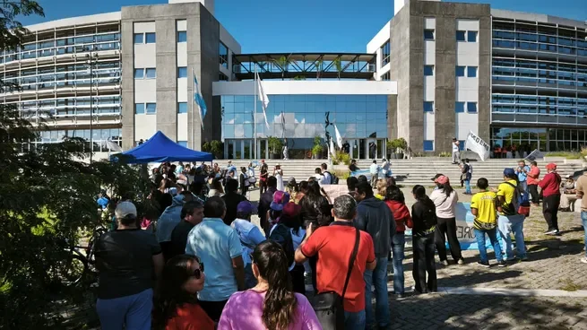 Reclamos, acampes y tensión: docentes redoblan la presión en cuatro provincias 1 Docentes
