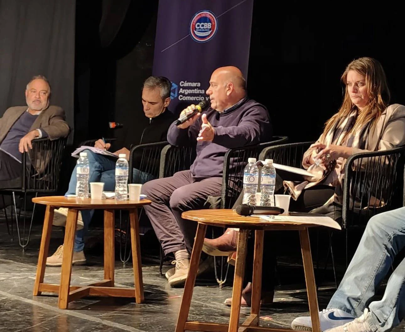 De Leo, en el encuentro convocado por la Cámara de Comercio y la Corporación de Comercio, Industria y Servicios de Bahía