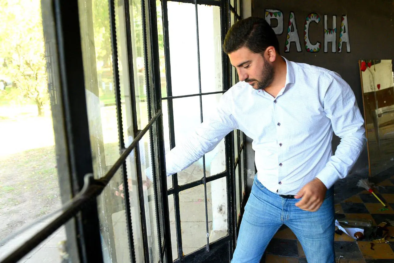Egüen recupero la confitería de la laguna