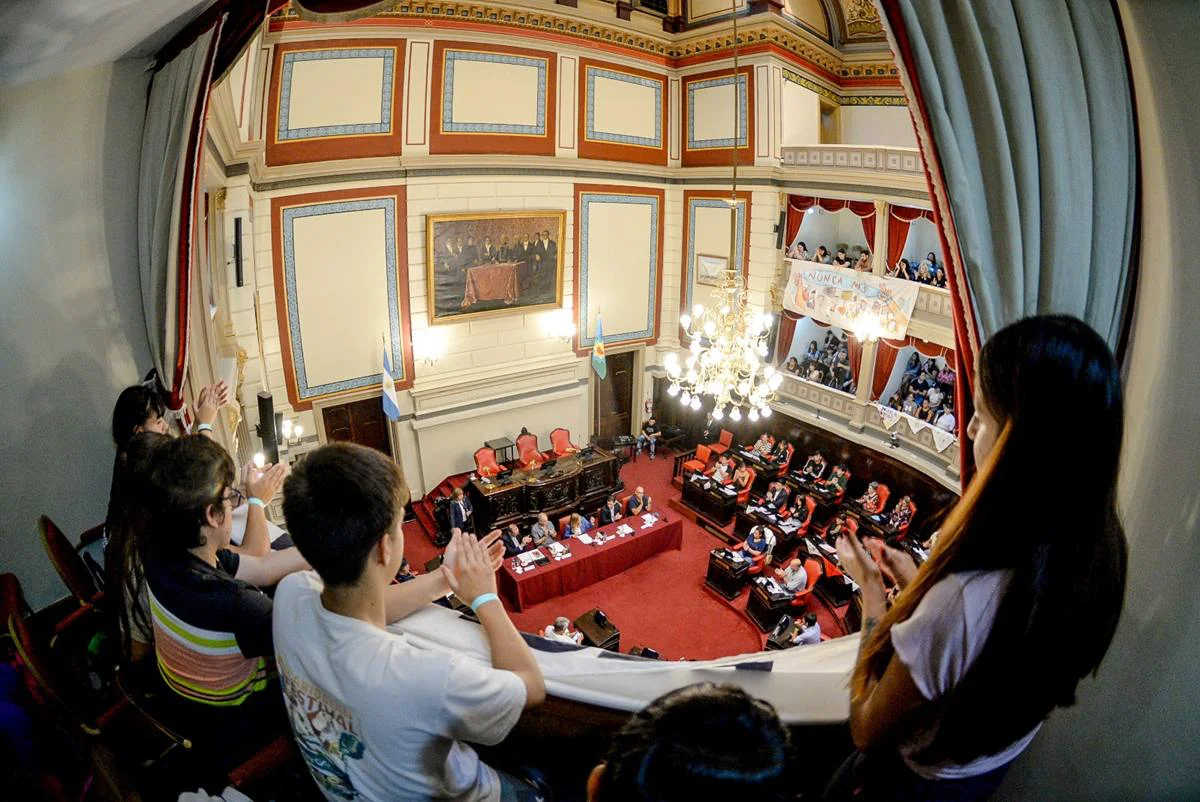Jóvenes en la Legislatura bonaerense.