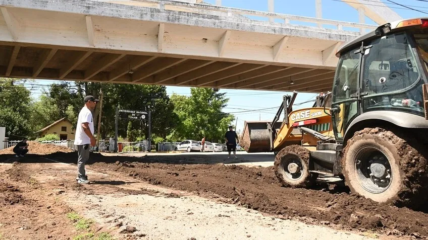Obras en la UNL avanza la recuperación y embellecimiento del acceso principal