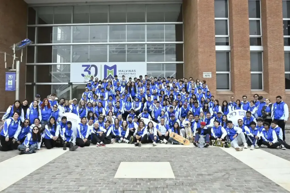 Nardini despidió a la delegación malvinense rumbo a la final de los Juegos Bonaerenses