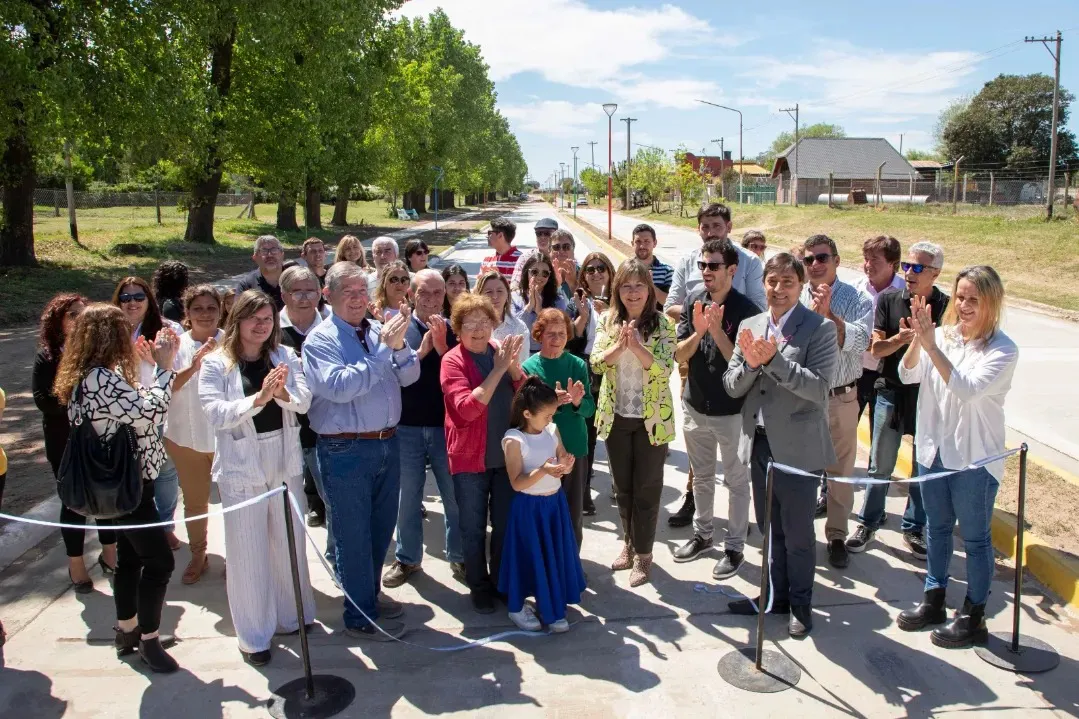 Acerbo inauguró obras de pavimento en Salazar 2