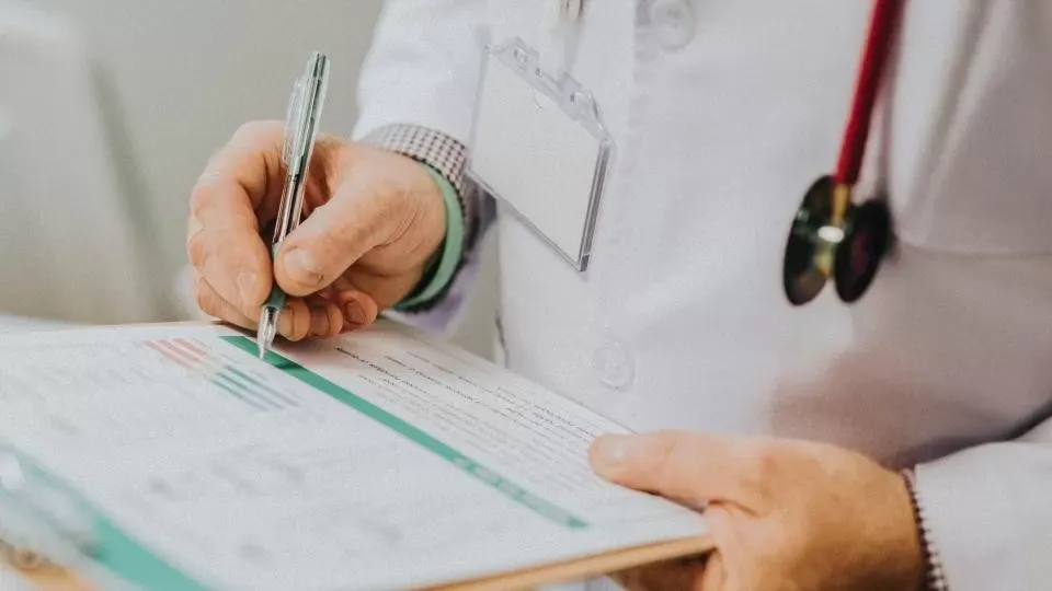 Eximen de contribuciones patronales hasta marzo de 2024 a prepagas que congelan cuotas por 90 dias