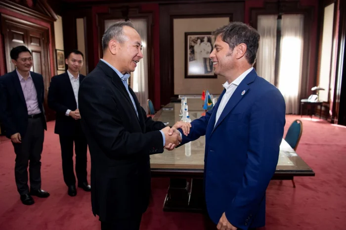 Axel Kicillof con el embajador chino Wang Wei