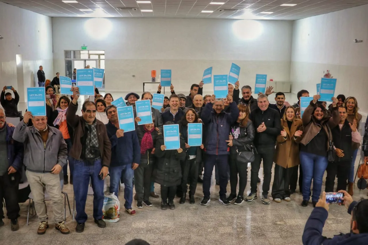 Bevilacqua entregó escrituras