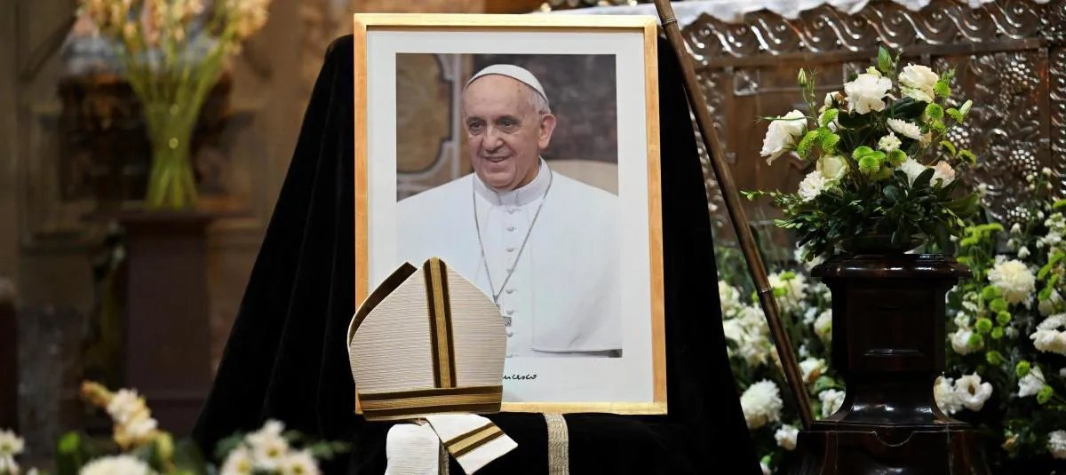 Un homenaje que unió a todos el Congreso postergó la sesión y recordará a Francisco