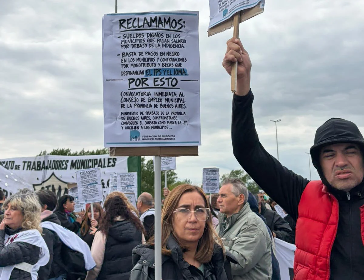 Corte, demoras y tensión sindical: la protesta municipal profundizó el reclamo a la Provincia.