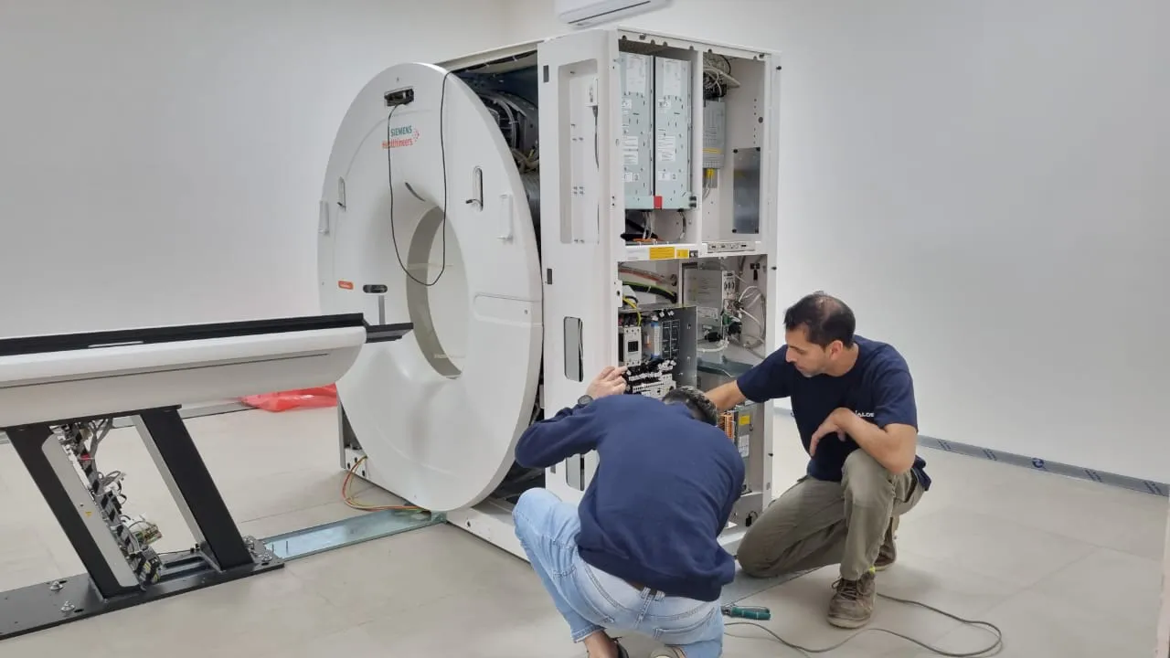 Comenzó la primera etapa de instalación del Tomógrafo
