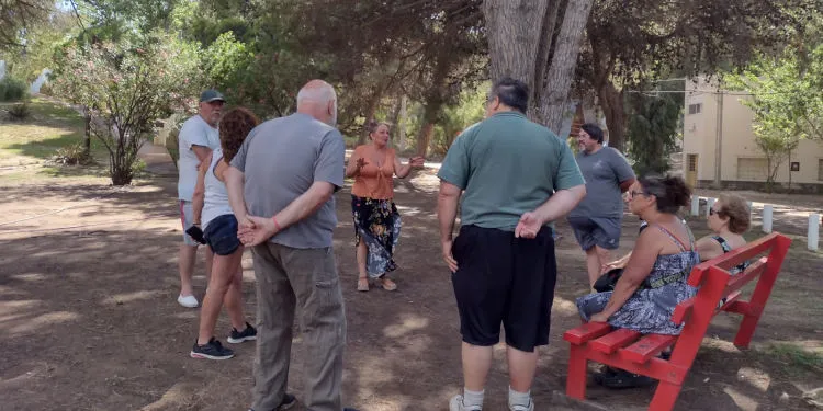 Vecinos de Monte Hermoso reunidos para evaluar acciones ante reiterados cortes de luz