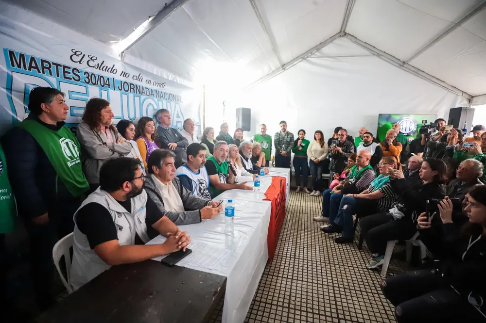 Para ATE, “la Ley Bases pone de rodillas a la Nación y al Estado al servicio del saqueo”