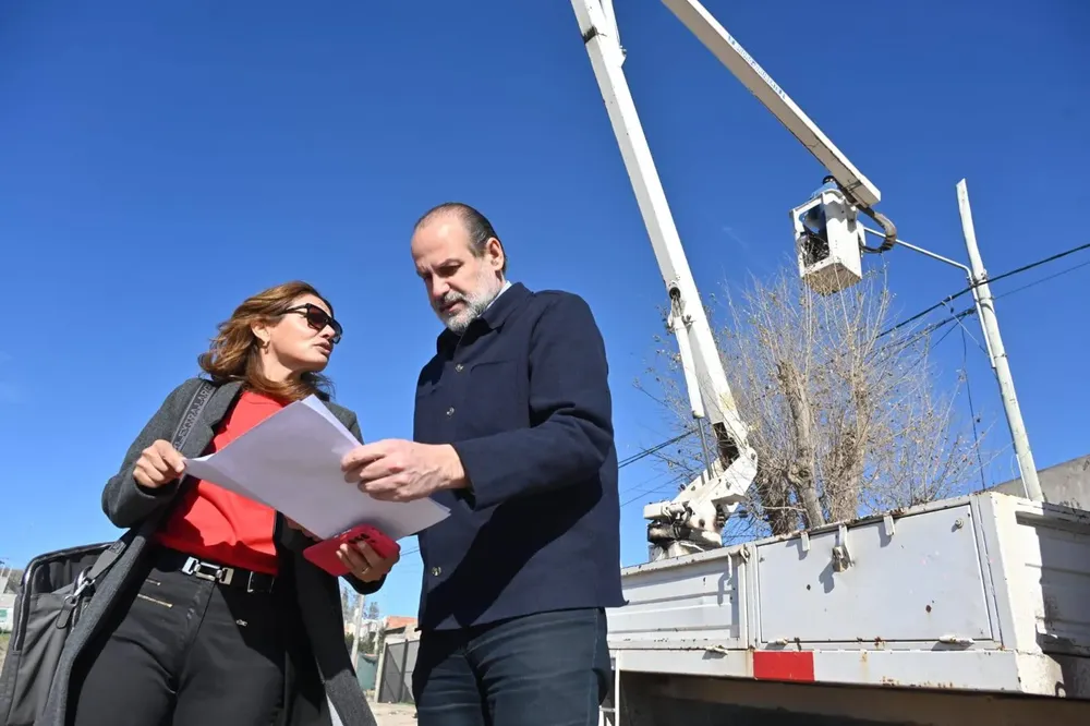 Bahía avanza con más iluminación para los barrios .