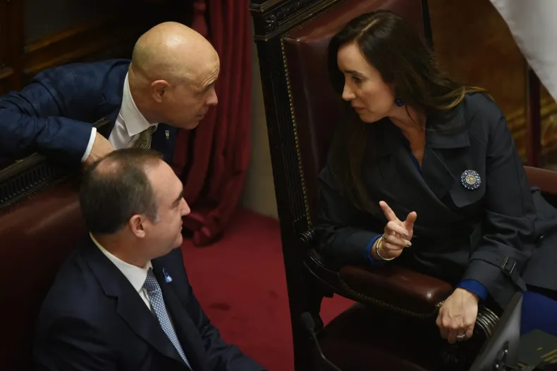 Villarruel dialogando con Abdala.