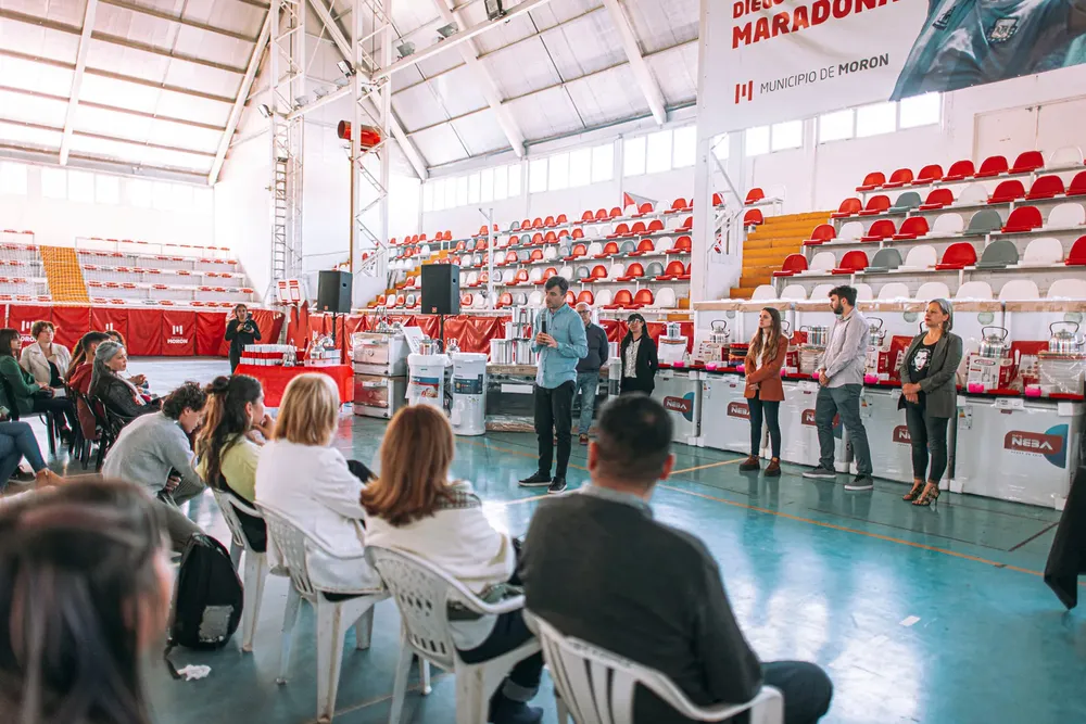 Nueva entrega de equipamiento a escuelas públicas de Morón 2