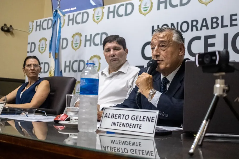 Gelené encabezó la apertura de sesiones en Las Flores.