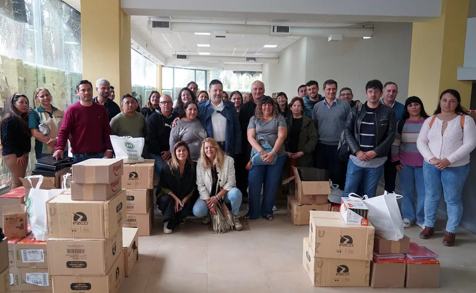 Menéndez reafirmó su compromiso con la educación pública