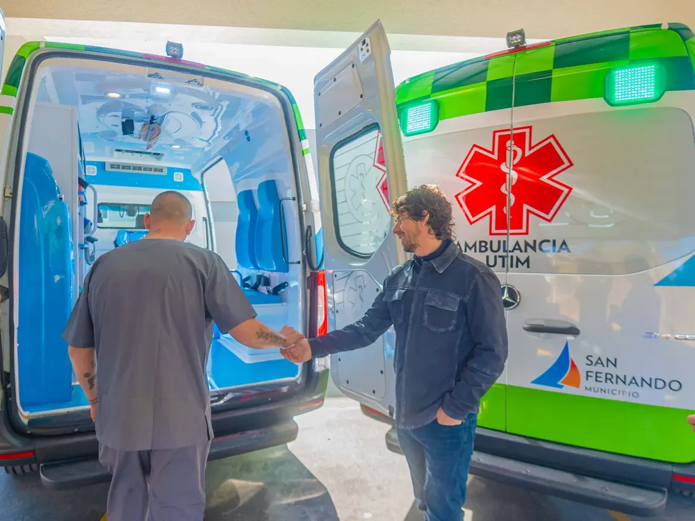 Juan Andreotti presentó dos nuevas ambulancias de Terapia Intensiva Móvil 2