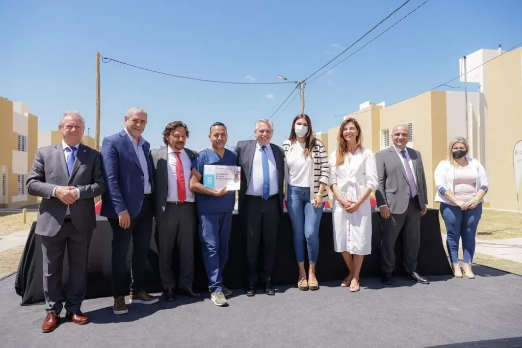 "Llevamos entregadas 40 mil viviendas en todos los lugares del país, y las viviendas llegan más allá de quienes gobiernan", dijo el Presidente