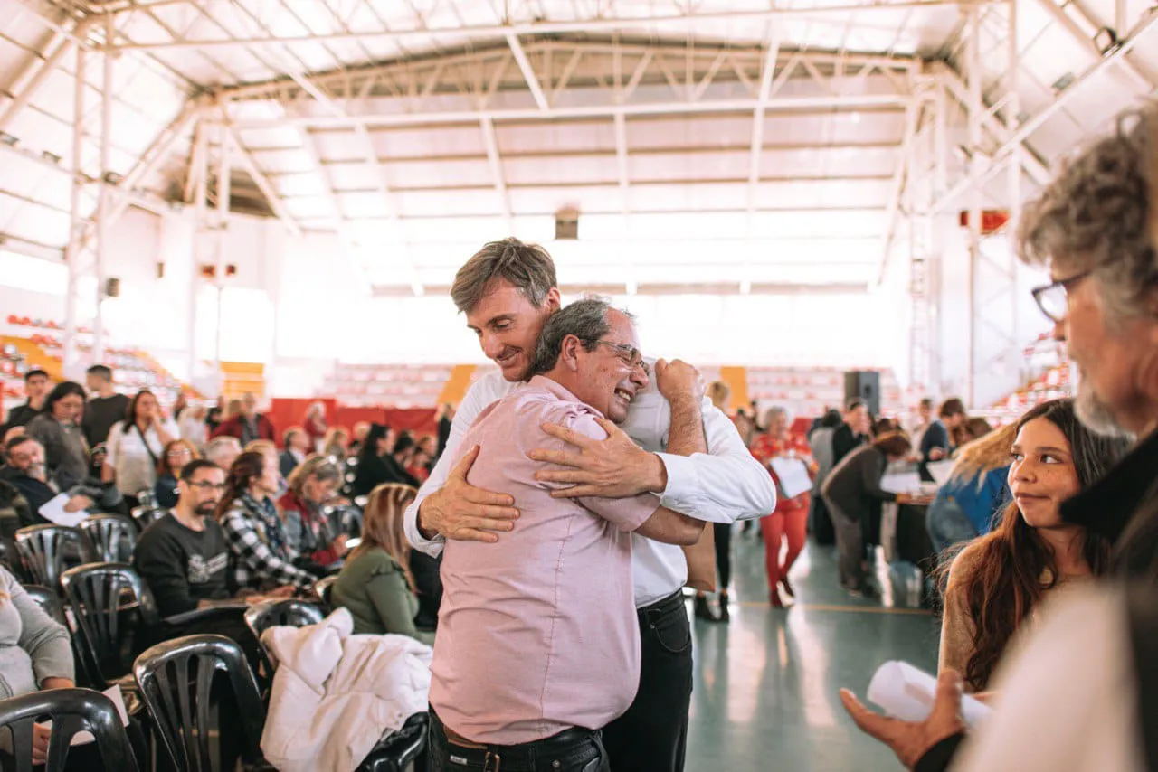 Más familias de Morón se suman a la firma gratuita de escritura de viviendas