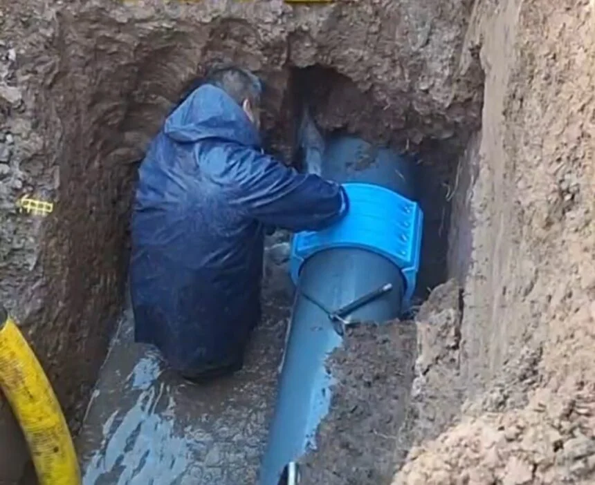Obras Sanitarias reparó una cañería principal en el Barrio Santa Julia