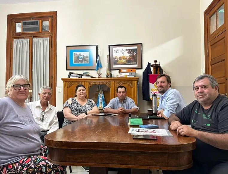 Macini hizo entrega de dos trámites de afectación de vivienda